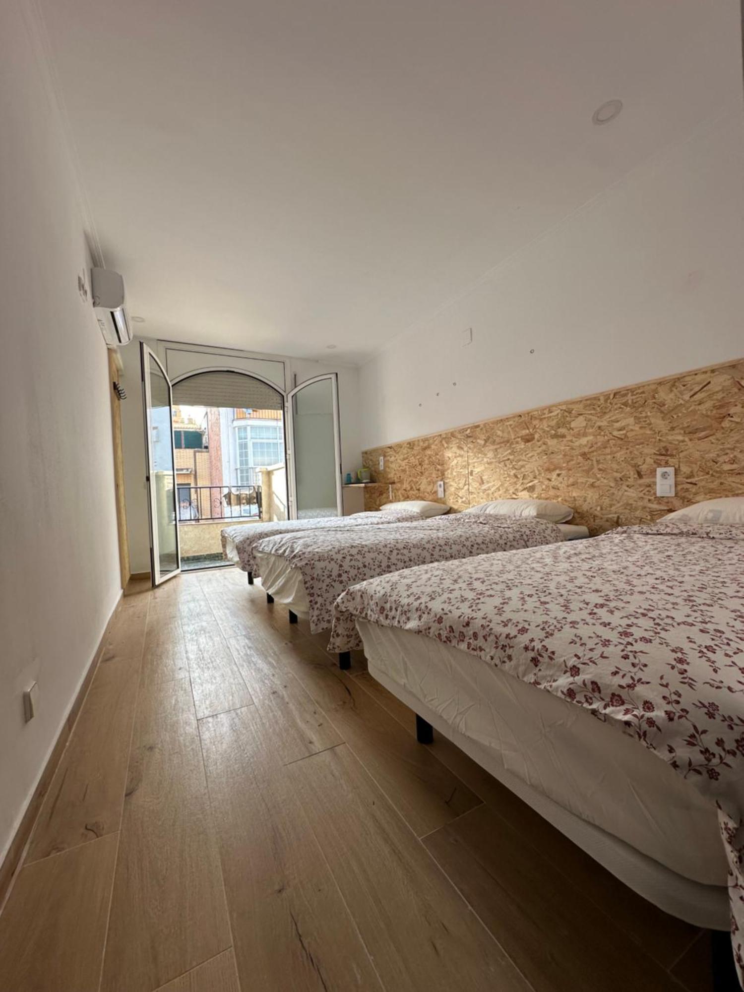 Fudodo舒适3 Beds Hotel L'Hospitalet de Llobregat Exterior photo